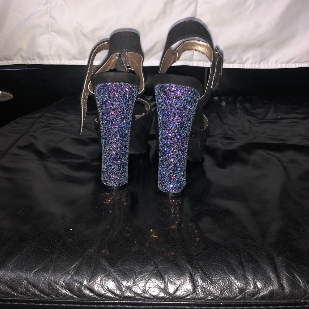 Heels - Picture 2 of 5